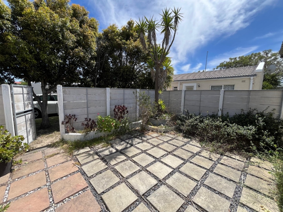 2 Bedroom Property for Sale in Table View Western Cape